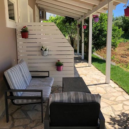 Petros Rooms & Apartments Lixouri Exterior foto