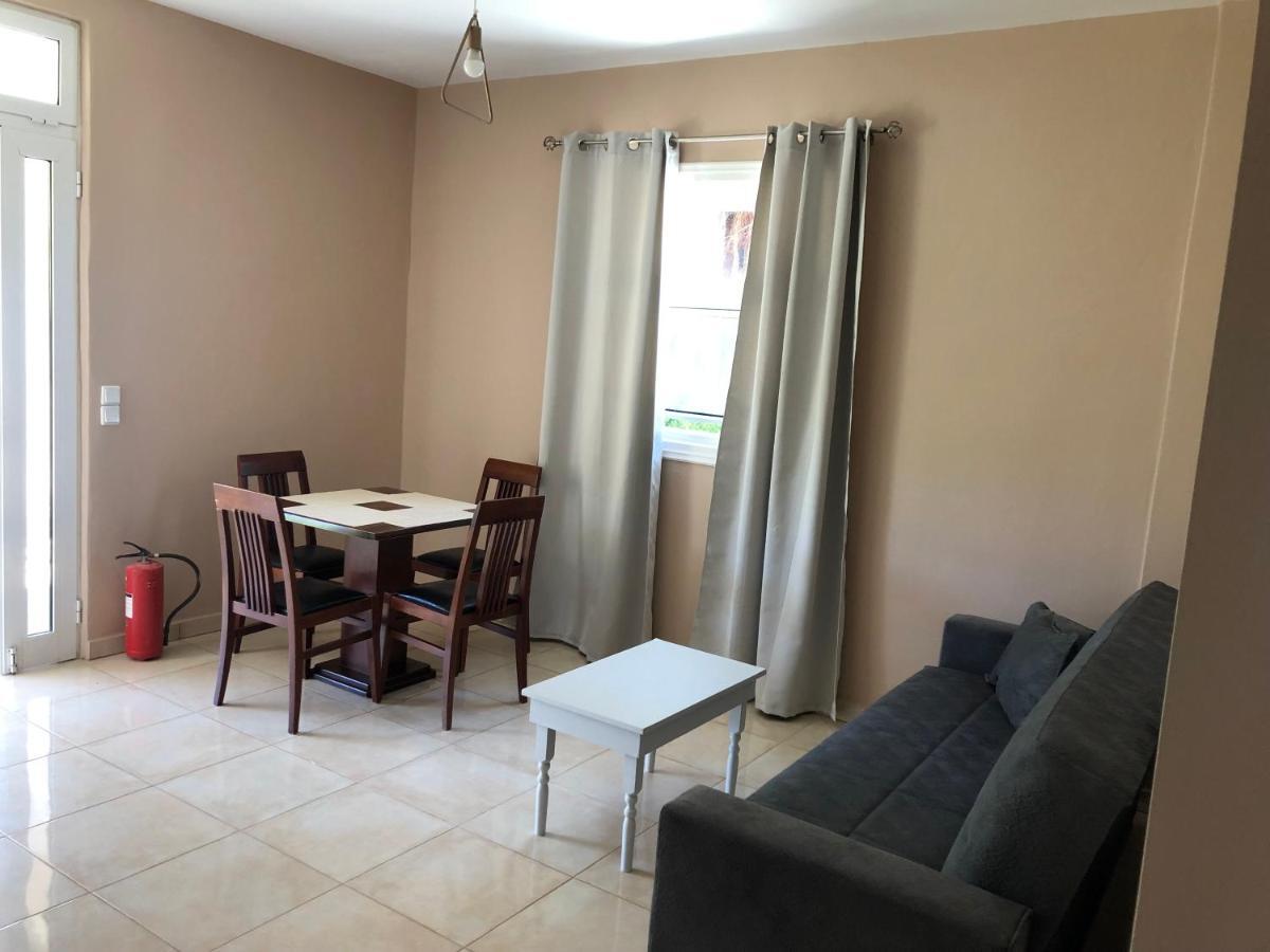 Petros Rooms & Apartments Lixouri Exterior foto