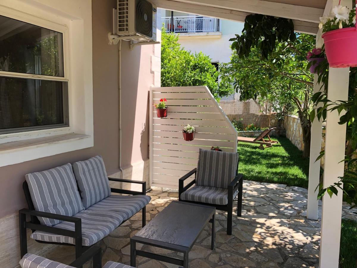 Petros Rooms & Apartments Lixouri Exterior foto