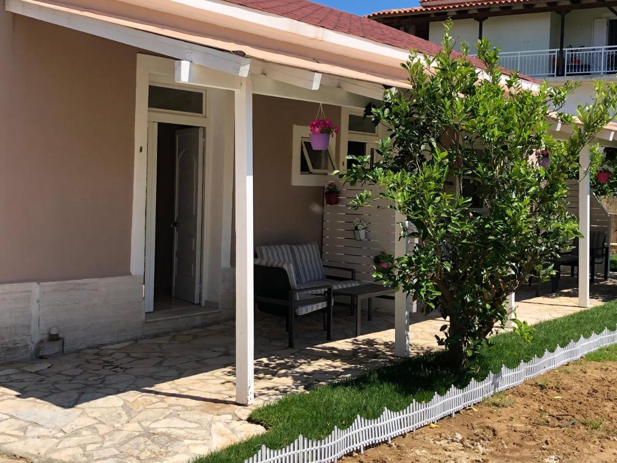 Petros Rooms & Apartments Lixouri Exterior foto