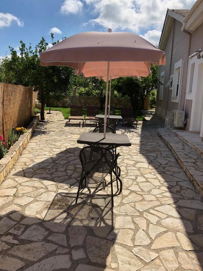 Petros Rooms & Apartments Lixouri Exterior foto